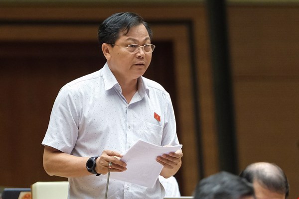 Đại biểu Quốc hội Lưu Văn Đức phát biểu tại Hội trường về Luật Dầu khí (sửa đổi)