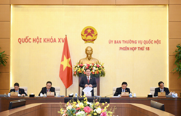 TỔNG THUẬT SÁNG 13/12: UBTVQH CHO Ý KIẾN VỀ MỘT SỐ ĐIỀU TẠI PHÁP LỆNH (SỬA ĐỔI) VỀ ÁP DỤNG BIỆN PHÁP XỬ LÝ HÀNH CHÍNH TẠI TAND