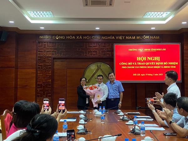 Thường trực HĐND tỉnh công bố và trao Quyết định bổ nhiệm Phó Chánh Văn phòng Đoàn ĐBQH và HĐND tỉnh