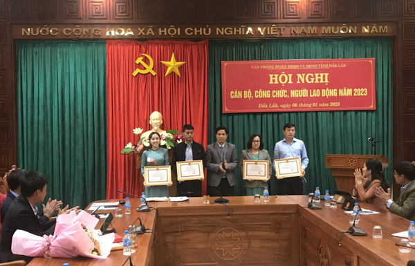 Sửa đổi quy định đánh giá, xếp loại cán bộ, công chức, viên chức