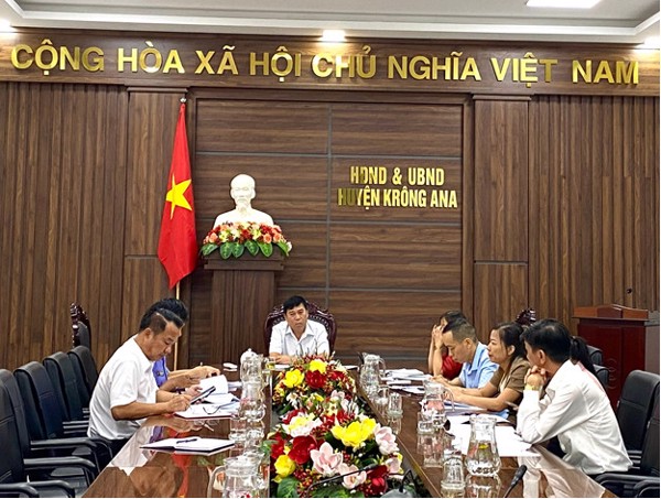 Tổ đại biểu HĐND tỉnh tại huyện Krông Ana họp thảo luận các nội dung trình tại kỳ họp thứ Tám HĐND tỉnh Đắk Lắk