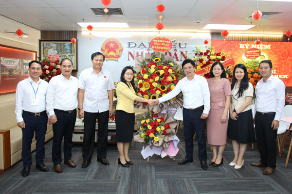 Đoàn Đại biểu Quốc hội tỉnh Đắk Lắk thăm, chúc mừng Báo Đại biểu Nhân dân
