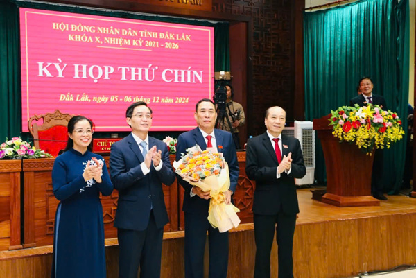 Thông qua dự thảo nghị quyết và Bế mạc Kỳ họp thứ Chín, Hội đồng nhân dân tỉnh khóa X, nhiệm kỳ 2021-2026