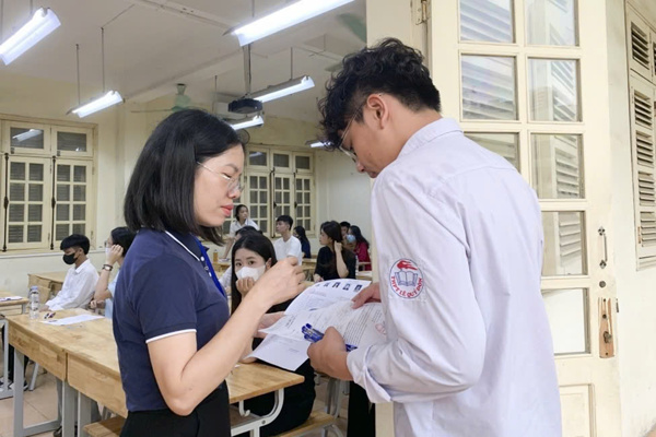 Thủ tướng Chính phủ yêu cầu sớm công bố đề thi tốt nghiệp phổ thông trung học tham khảo có tính ổn định trong nhiều năm