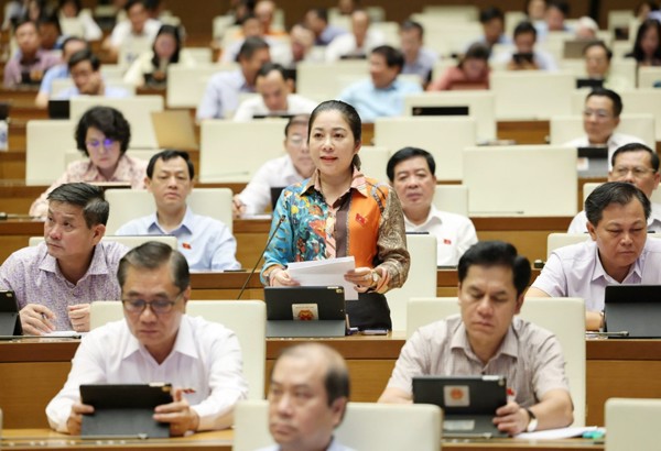 Đại biểu Phúc Bình Niê Kđăm: Quy định chuyển từ cấp giấy xác nhận đăng ký sang cấp giấy phép sử dụng đối với công cụ hỗ trợ là phù hợp, giúp giảm thủ tục, thời gian và chi phí không cần thiết.