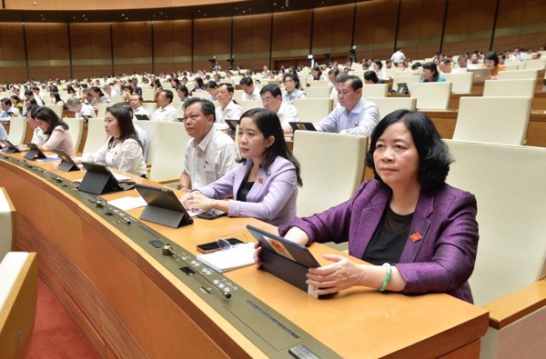 Thảo luận tại Tổ về: Chủ trương đầu tư Dự án đầu tư xây dựng đường cao tốc Bắc - Nam phía Tây đoạn Gia Nghĩa (tỉnh Đắk Nông) - Chơn Thành (tỉnh Bình Phước) và điều chỉnh chủ trương đầu tư Chương trình mục tiêu quốc gia phát triển kinh tế - xã hội vùng đồng bào dân tộc thiểu số và miền núi giai đoạn 2021 - 2030.