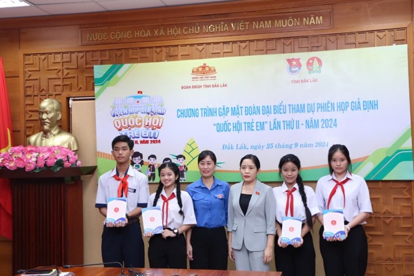 Đoàn đại biểu Quốc hội tỉnh tổ chức gặp mặt và tập huấn cho đại biểu tham gia Phiên họp giả định “Quốc Hội trẻ em” lần thứ II, năm 2024