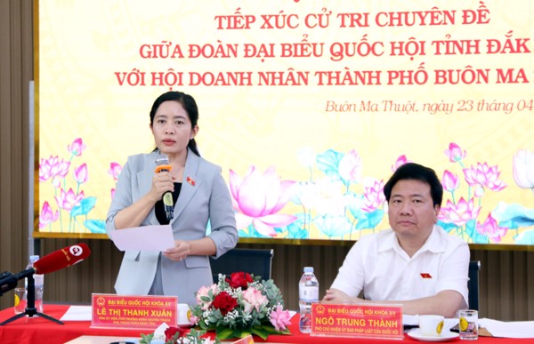 Tiếp xúc cử tri chuyên đề giữa Đại biểu Quốc hội với Hội Doanh nhân thành phố Buôn Ma Thuột