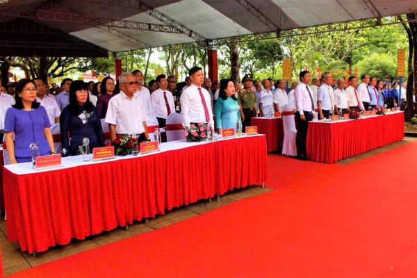 Long trọng tổ chức Lễ dâng hương kỷ niệm 136 năm ngày sinh Chủ tịch Hồ Chí Minh