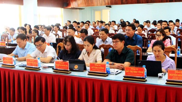 Thường trực Hội đồng nhân dân tỉnh làm việc với các xã, phường: Nêu cao tinh thần “Địa phương biết, địa phương quyết, địa phương làm, địa phương chịu trách nhiệm”