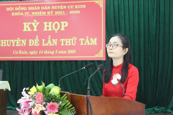 Kỳ họp Chuyên đề lần thứ Tám HĐND huyện Cư Kuin khóa IV, nhiệm kỳ 2021 - 2026