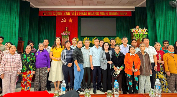 Đoàn ĐBQH tỉnh Đắk Lắk hỗ trợ người dân Đông Hòa, Hoà Xuân khắc phục hậu quả lũ lụt