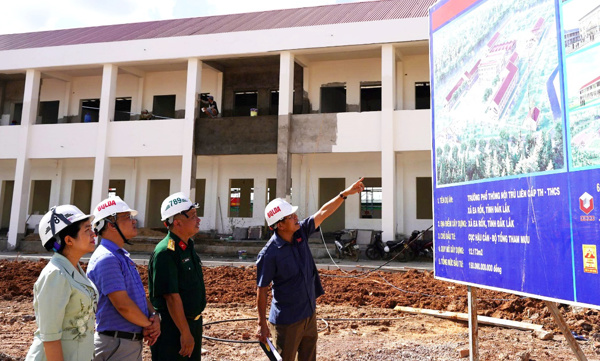 Khẩn trương hoàn thiện các điều kiện để đón năm học mới tại xã biên giới