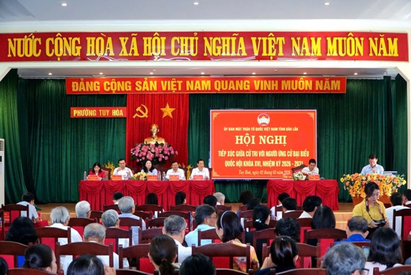 Ứng cử viên đại biểu Quốc hội khoá XVI tiếp xúc cử tri tại đơn vị bầu cử số 1