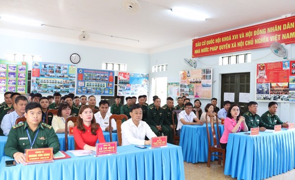 Cán bộ, chiến sĩ Đồn Biên phòng Yok M’Bre tham gia bầu cử sớm