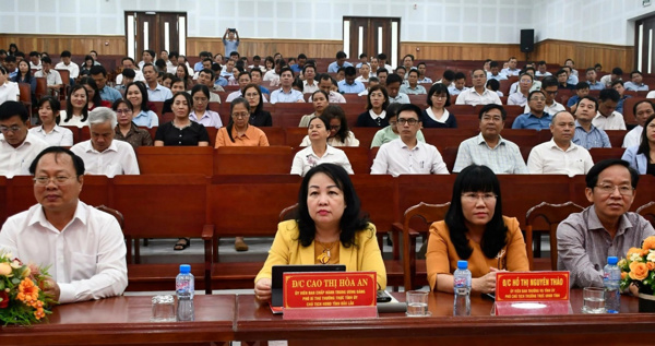 Bế giảng Lớp bồi dưỡng dành cho cán bộ lãnh đạo, quản lý cấp xã