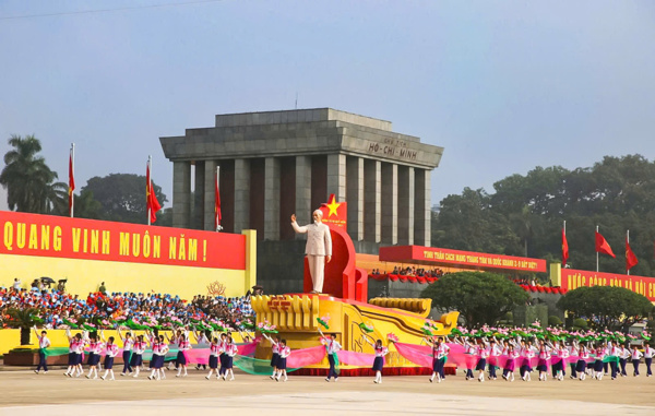 Bộ Chính trị chỉ thị đẩy mạnh học tập, thực hành tư tưởng, đạo đức, phương pháp, phong cách Hồ Chí Minh trong giai đoạn phát triển mới
