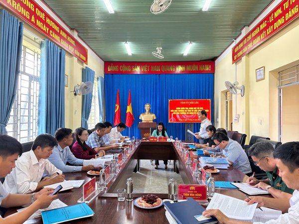 Đoàn kiểm tra, giám sát số 520 của Ban Thường vụ Tỉnh ủy làm việc với Ban Thường vụ Đảng ủy xã Krông Á