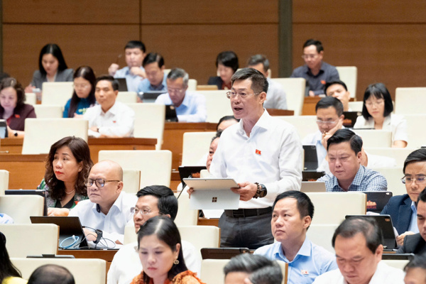 Đại biểu Quốc hội Nguyễn Hoàng Giang góp ý hoàn thiện dự án Luật Hải quan theo hướng minh bạch, hiện đại và tạo thuận lợi cho doanh nghiệp