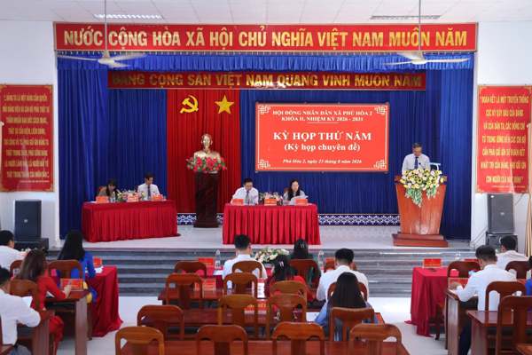 Hội đồng nhân dân xã Phú Hòa 2 tổ chức Kỳ họp thứ Năm  (kỳ họp chuyên đề)