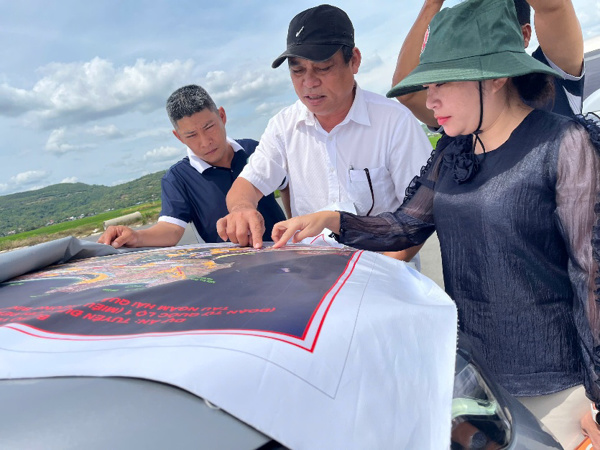  Đồng chí Phúc Bình Niê KĐăm kiểm tra, đôn đốc tiến độ giải phóng mặt bằng Dự án Tuyến đường bộ ven biển tỉnh Phú Yên
