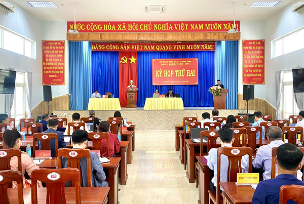 HĐND xã Sông Hinh tổ chức thành công Kỳ họp thứ Hai, thông qua nhiều nghị quyết quan trọng