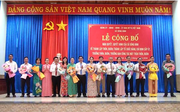 HĐND xã Sông Hinh công bố nghị quyết thành lập 12 thôn, buôn mới sau sáp nhập