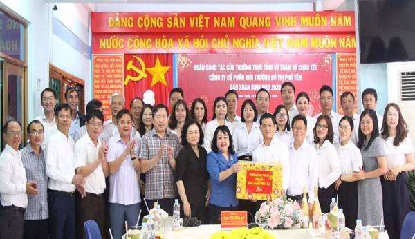 Đồng chí Cao Thị Hòa An thăm, chúc Tết doanh nghiệp đầu xuân mới Bính Ngọ
