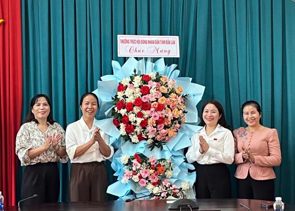 Thường trực HĐND tỉnh thăm, chúc mừng các cơ quan báo chí