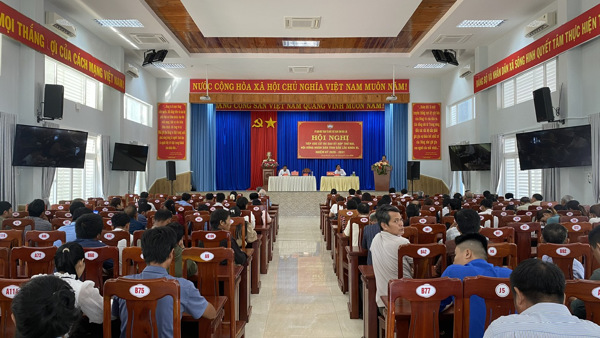 Đại biểu HĐND tỉnh tiếp xúc với cử tri xã Sông Hinh sau kỳ họp thứ Hai