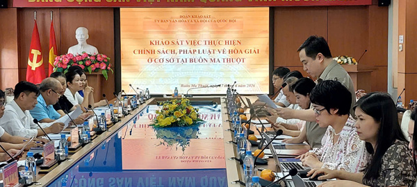 Đoàn khảo sát của Ủy ban Văn hóa và Xã hội của Quốc hội khảo sát việc thực hiện Luật Hòa giải ở cơ sở