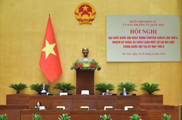 TỔNG THUẬT TRỰC TIẾP SÁNG 29/8: XEM XÉT, CHO Ý KIẾN VỀ MỘT SỐ VẤN ĐỀ LỚN CÒN Ý KIẾN KHÁC NHAU CỦA DỰ ÁN LUẬT KINH DOANH BẤT ĐỘNG SẢN (SỬA ĐỔI)