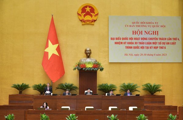 TỔNG THUẬT TRỰC TIẾP SÁNG 30/8: XEM XÉT, CHO Ý KIẾN VỀ MỘT SỐ VẤN ĐỀ LỚN CÒN Ý KIẾN KHÁC NHAU ĐỐI VỚI DỰ ÁN LUẬT ĐẤT ĐAI (SỬA ĐỔI)