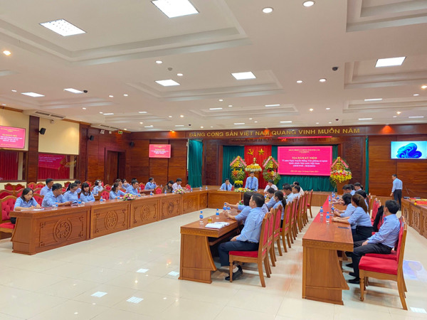 Quy định về nghỉ hưu ở tuổi cao hơn đối với cán bộ, công chức giữ chức vụ lãnh đạo, quản lý
