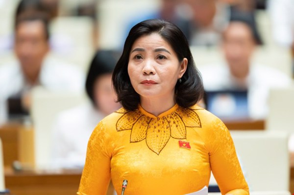 Đại biểu Quốc hội Nguyễn Thị Thu Nguyệt phát biểu tại Hội trường thảo luận về kết quả thực hiện kế hoạch phát triển kinh tế - xã hội năm 2022; dự kiến kế hoạch phát triển kinh tế - xã hội năm 2023.