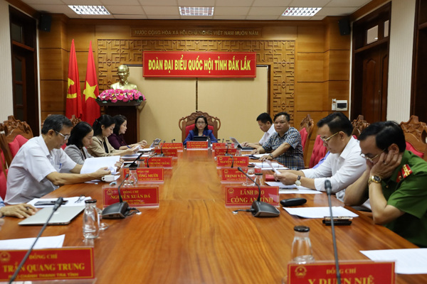 Ủy ban Thường vụ Quốc hội tổ chức chất vấn nhóm vấn đề thuộc lĩnh vực Tòa án và Viện Kiểm sát.