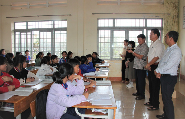 Ban Dân tộc HĐND tỉnh giám sát việc thực hiện Nghị quyết số 52/NQ-CP, ngày 15/6/2016 của Chính phủ về đẩy mạnh phát triển nguồn nhân lực các dân tộc thiểu số tại huyện Krông Búk