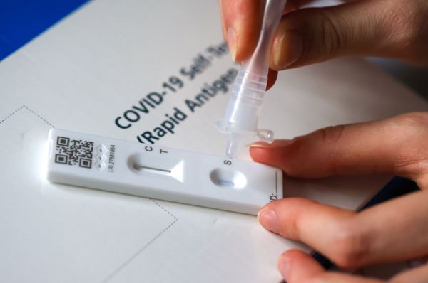 Bộ Y tế vừa có Quyết định số 604/QĐ-BYT ngày 14/3/2022 về việc ban hành Hướng dẫn quản lý tại nhà đối với người mắc Covid-19.