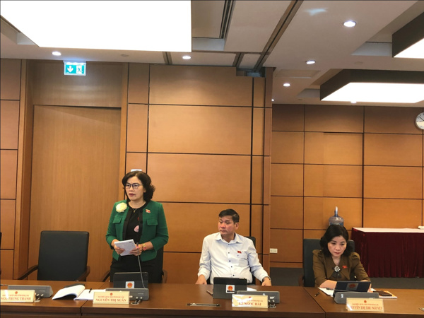 Đại biểu Quốc hội tỉnh Đắk Lắk phát biểu tại Tổ sáng ngày 02 tháng 11 năm 2022