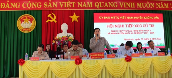 Hội nghị tiếp xúc cử tri sau Kỳ họp thứ Sáu, HĐND tỉnh khóa X và HĐND huyện khóa XII tại thị trấn Phước An, huyện Krông Pắc