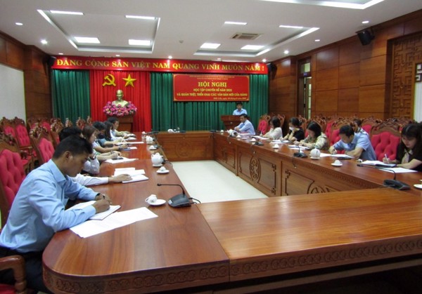 Đảng ủy Văn phòng Đoàn ĐBQH và HĐND tỉnh tổ chức Hội nghị học tập, quán triệt nội dung Chuyên đề năm 2022 và một số văn bản mới của Trung ương, của Tỉnh ủy