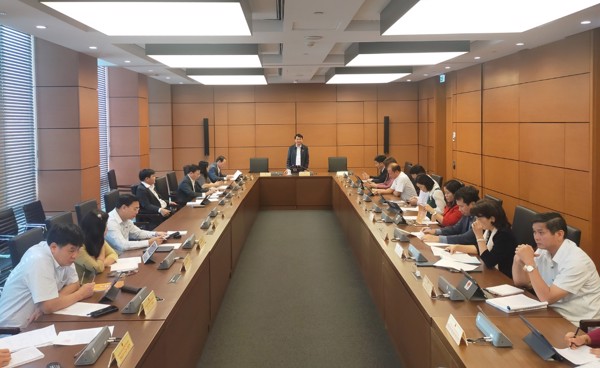 Thảo luận tại Tổ 10: Cần giải pháp bình ổn giá, tạo môi trường kinh doanh thuận lợi