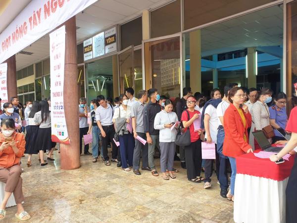 Công đoàn Văn phòng Đoàn đại biểu Quốc hội và Hội đồng nhân dân tỉnh hưởng ứng ngày hội “Hành trình đỏ, giọt hồng Tây Nguyên” năm 2023