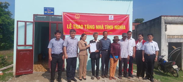 Đoàn Đại biểu Quốc hội tỉnh Đắk Lắk trao tặng nhà tình nghĩa cho gia đình đồng bào dân tộc thiểu số có hoàn cảnh khó khăn tại huyện Krông Ana và huyện Cư M’Gar tỉnh Đắk Lắk