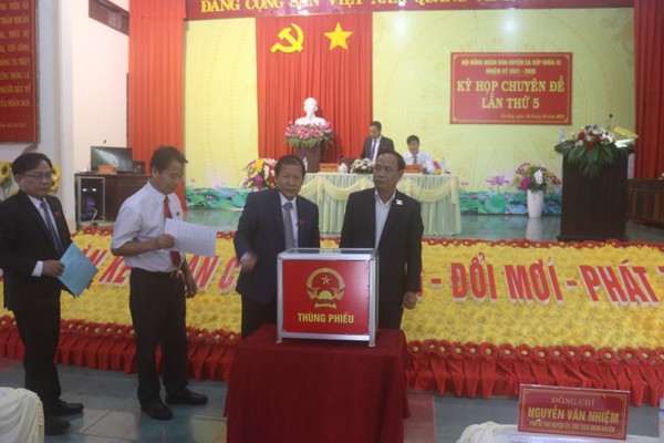 Lấy phiếu tín nhiệm các chức vụ do Hội đồng nhân dân huyện Ea Súp khóa XI, nhiệm kỳ 2021 -2026 bầu 