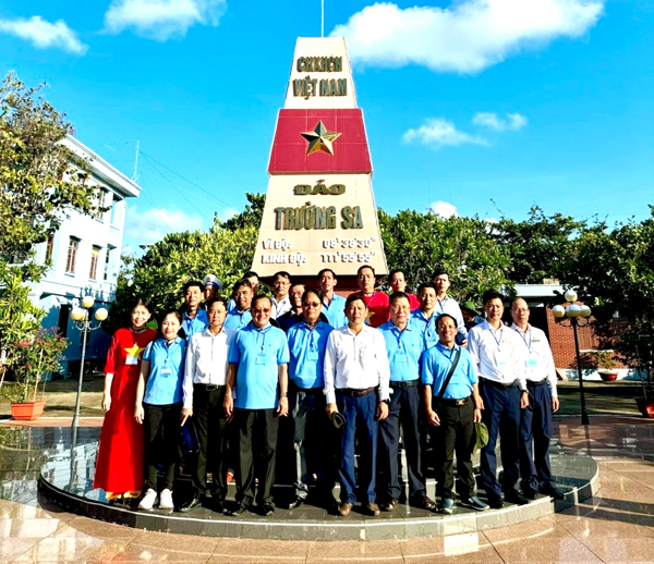 Đoàn đại biểu tỉnh Đắk Lắk thăm quân, dân huyện đảo Trường Sa,  Nhà giàn DKI năm 2024