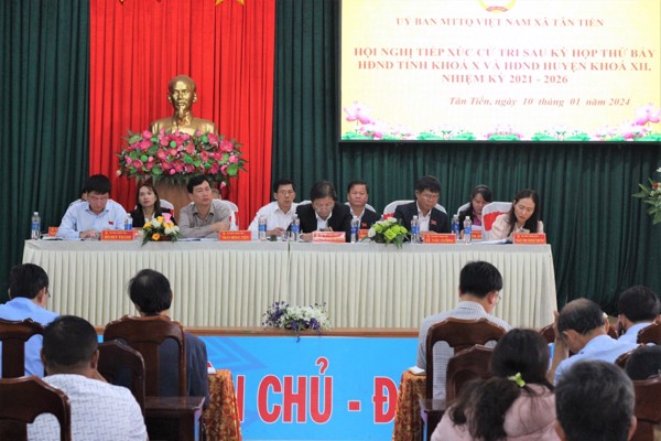 Tổ 14, đại biểu Hội đồng nhân dân tỉnh tiếp xúc cử tri tại xã Tân Tiến, huyện Krông Pắc